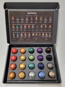 Koffie Proeverij Pakket Met 20 Stuks Verschillende Smaken En Mystery Card 'Enjoy The Sweet Moment' Met Persoonlijke (video) Boodschap | Verjaardag | Sinterklaas | Kerstpakket | Vaderdag | Moederdag | Jubileum | Valentijnsdag 14 Koffie Proeverij Pakket Met 20 Stuks Verschillende Smaken En Mystery Card 'Enjoy The Sweet Moment' Met Persoonlijke (video) Boodschap | Verjaardag | Sinterklaas | Kerstpakket | Vaderdag | Moederdag | Jubileum | Valentijnsdag -Koffiehuis 899x1200 1